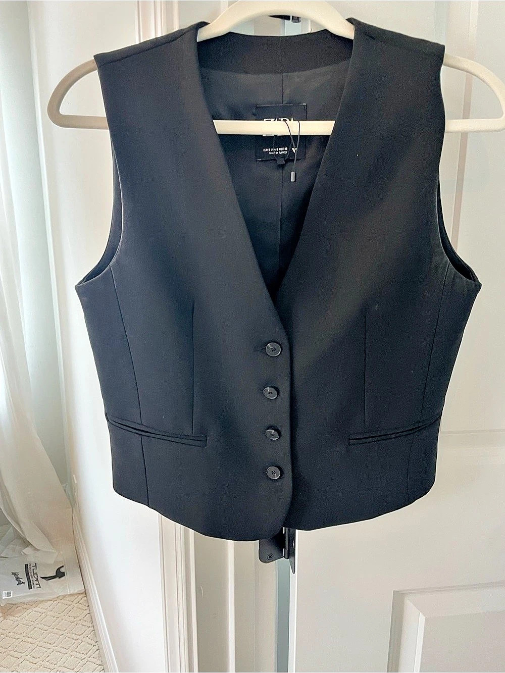 Zara Tailored Button-Front Vest in Black Size Medium